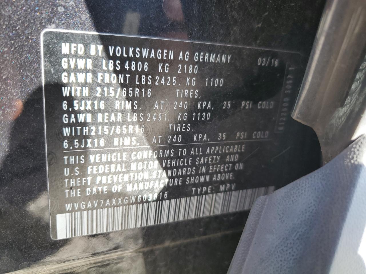 2016 Volkswagen Tiguan - Image 14