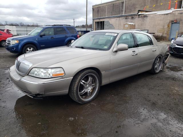 2003 Lincoln Town Car Signature