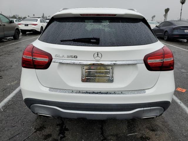 WDCTG4EB4KJ548312 Mercedes-Benz GLA-Class