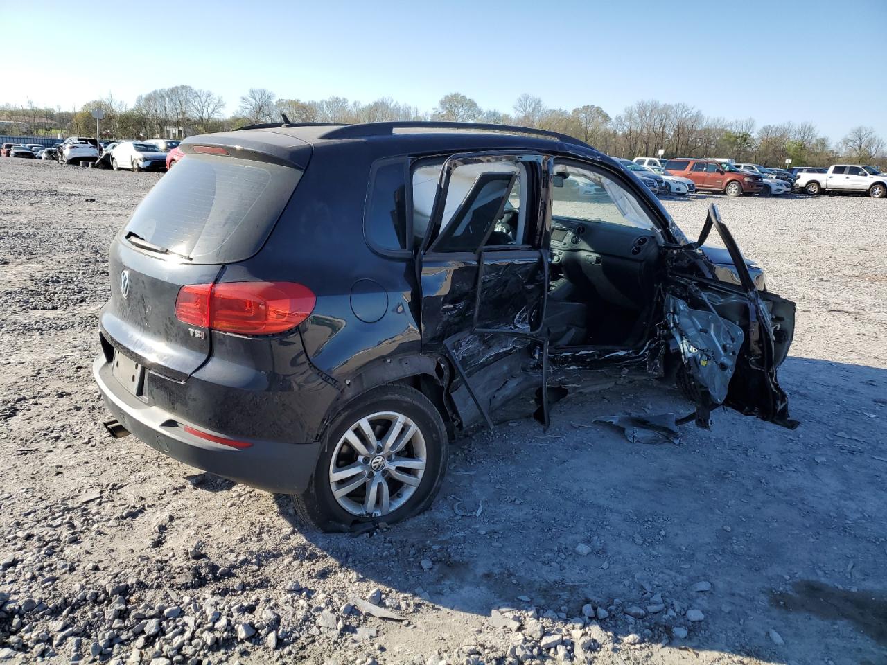 2016 Volkswagen Tiguan - Image 3