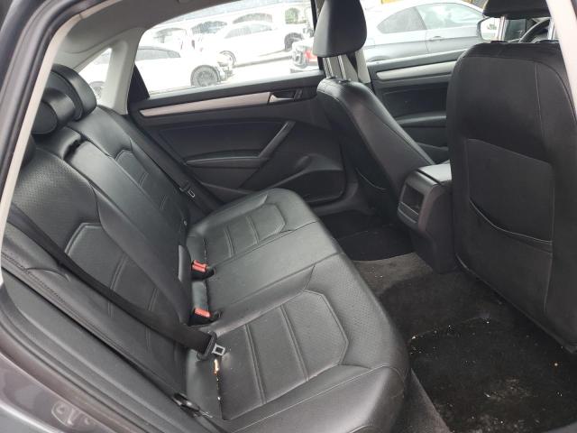 2015 VOLKSWAGEN PASSAT LIM 1VWAT7A30FC061009