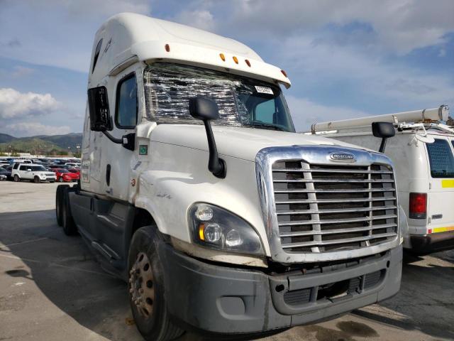 Salvage cars for sale from Copart Sun Valley, CA: 2015 Freightliner Cascadia 125