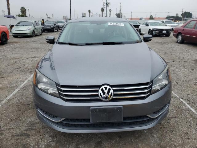 2015 VOLKSWAGEN PASSAT LIM 1VWAT7A30FC061009
