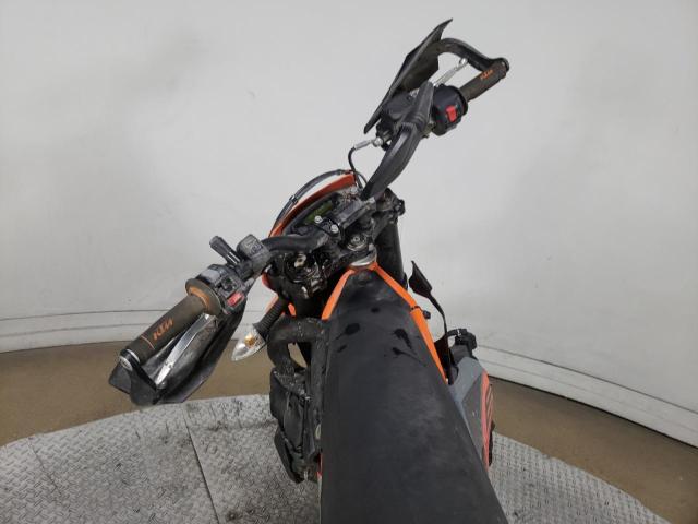 2021 KTM 690 SMC R VBKLSV40XMM709112