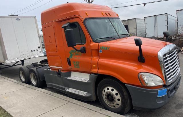 Salvage cars for sale from Copart Windsor, NJ: 2014 Freightliner Cascadia 125
