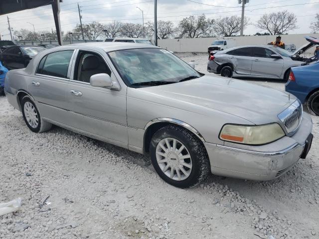 1LNHM81V17Y610397 Lincoln Town Car Signature