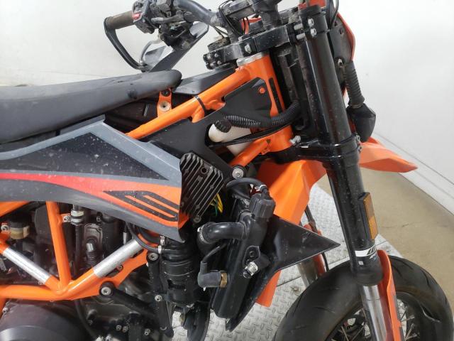 2021 KTM 690 SMC R VBKLSV40XMM709112