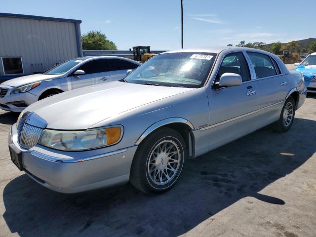 2002 Lincoln Town Car Signature