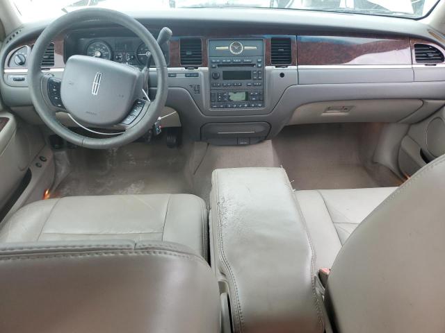 1LNHM81V17Y610397 Lincoln Town Car Signature