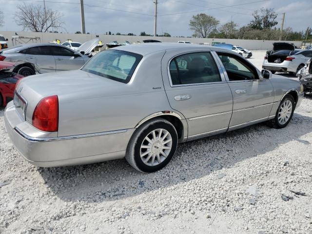 1LNHM81V17Y610397 Lincoln Town Car Signature