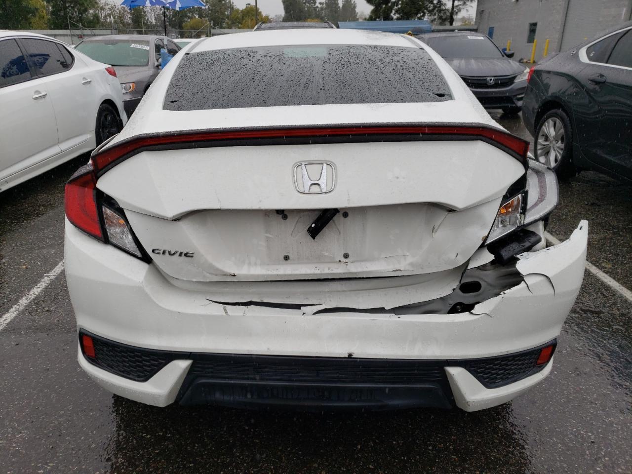 2HGFC4B03JH305805 2018 Honda Civic Lx