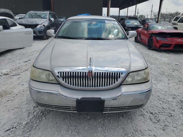 1LNHM81V17Y610397 Lincoln Town Car Signature