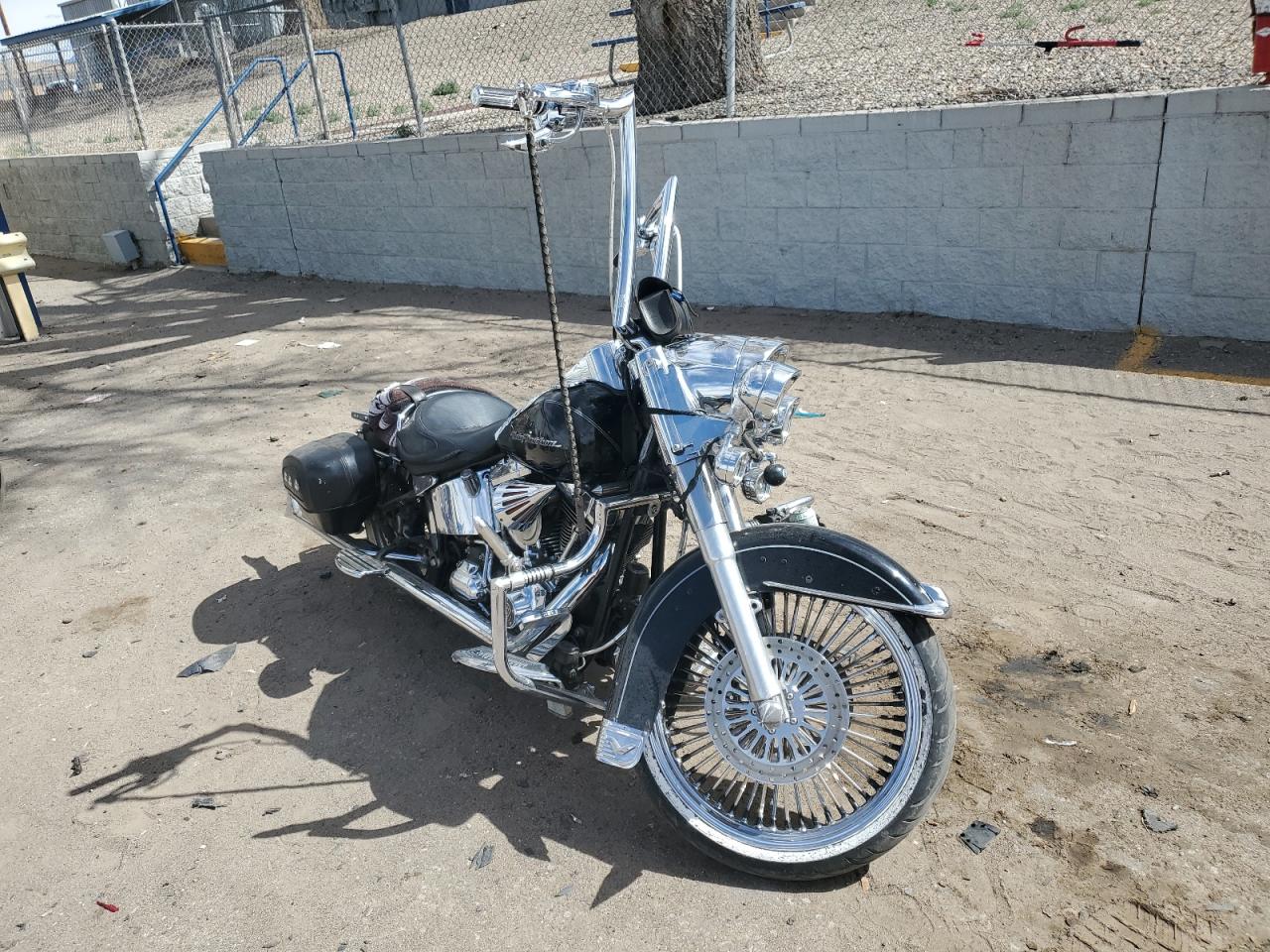 1HD1JDV38HB046105 HARLEY-DAVIDSON FLSTN SOFT 2017