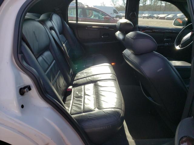 1LNHM81W0YY799246 Lincoln Town Car Executive