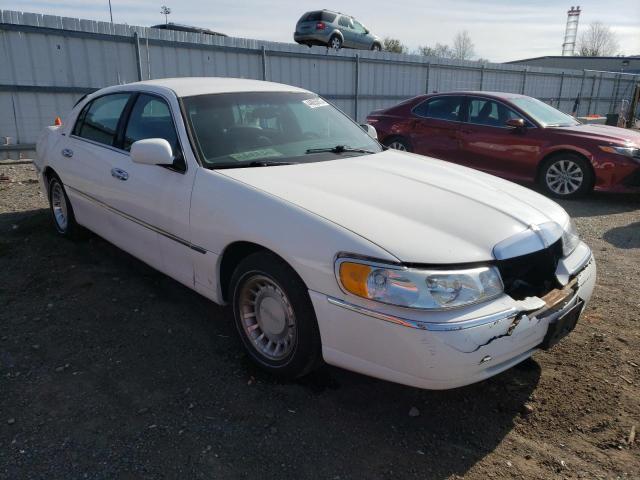 1LNHM81W0YY799246 Lincoln Town Car Executive