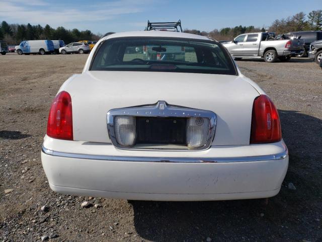 1LNHM81W0YY799246 Lincoln Town Car Executive