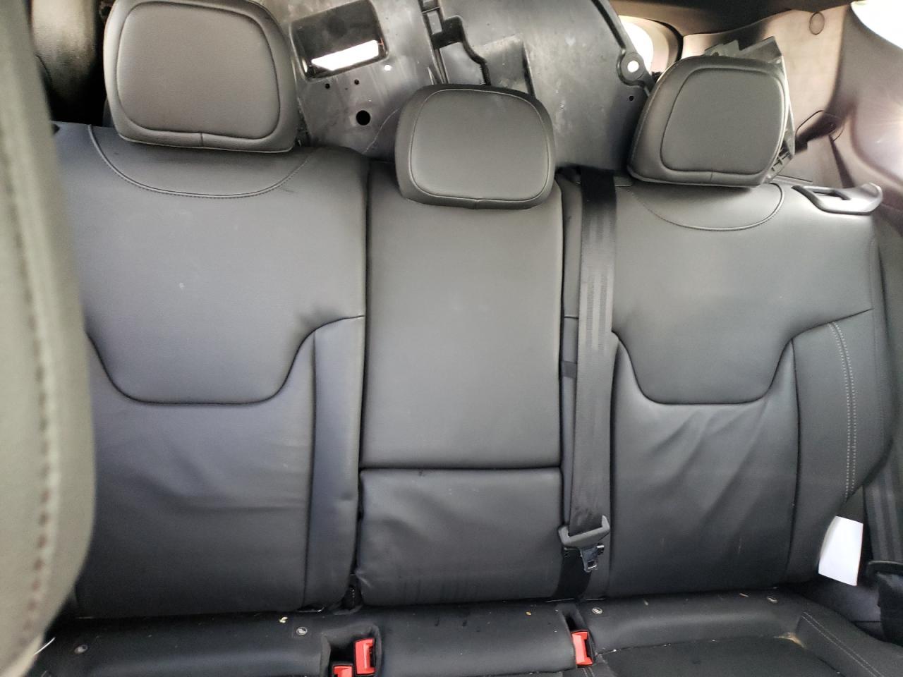 ZACNJBB13KPK13300 JEEP RENEGADE 2019