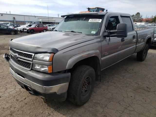 Salvage cars for sale from Copart New Britain, CT: 2006 Chevrolet Silverado K3500