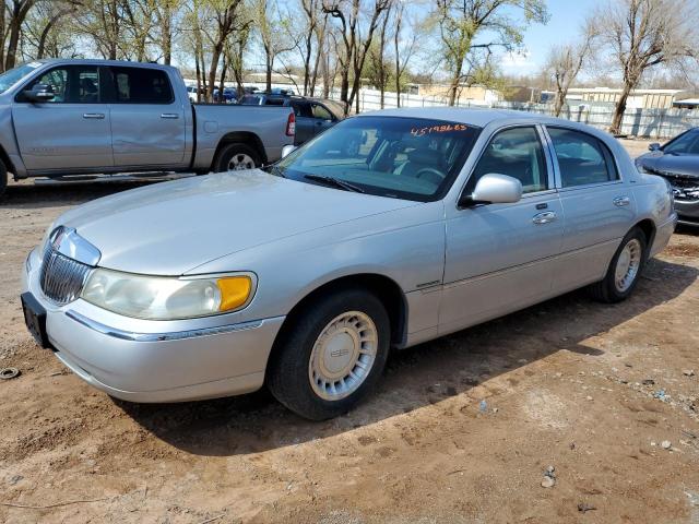 2001 Lincoln Town Car Executive