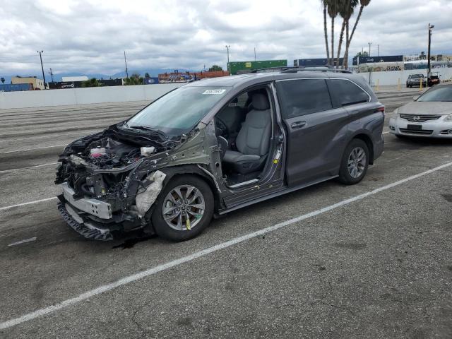 2022 Toyota Sienna LE