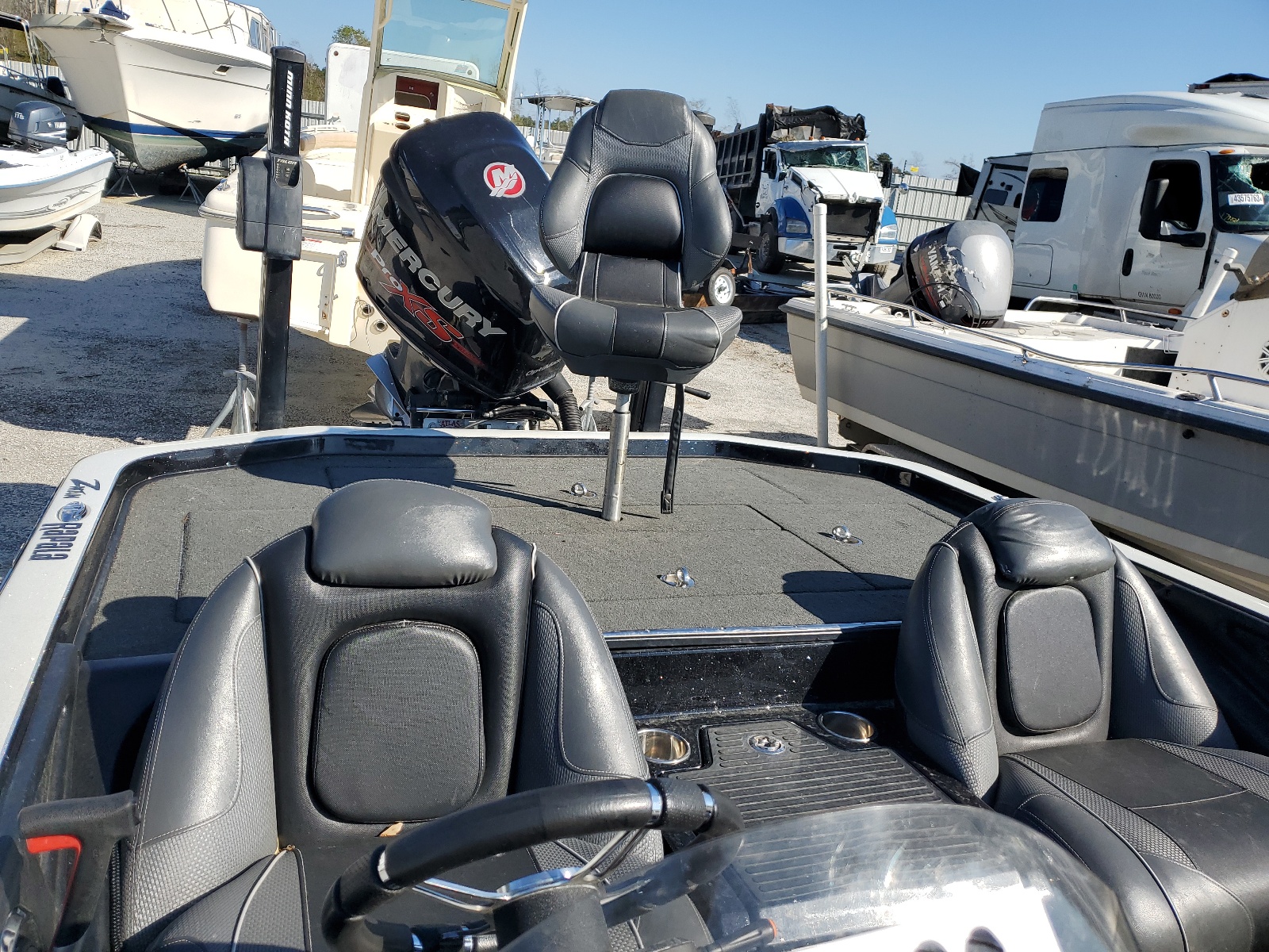 RGR06262H516 2016 Land Rover Boat