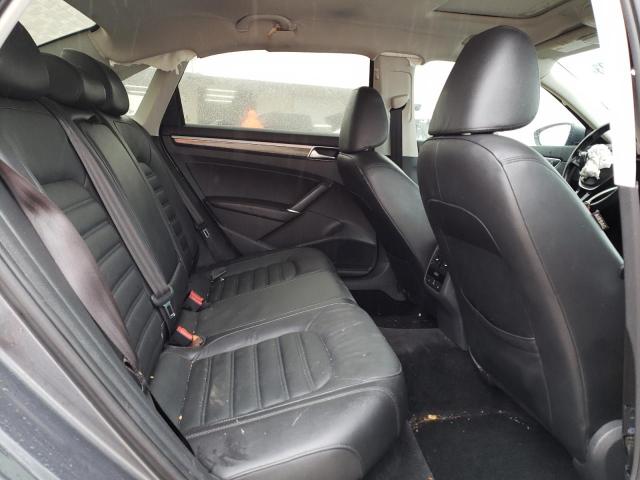 2017 VOLKSWAGEN PASSAT SEL - 1VWCT7A33HC083758