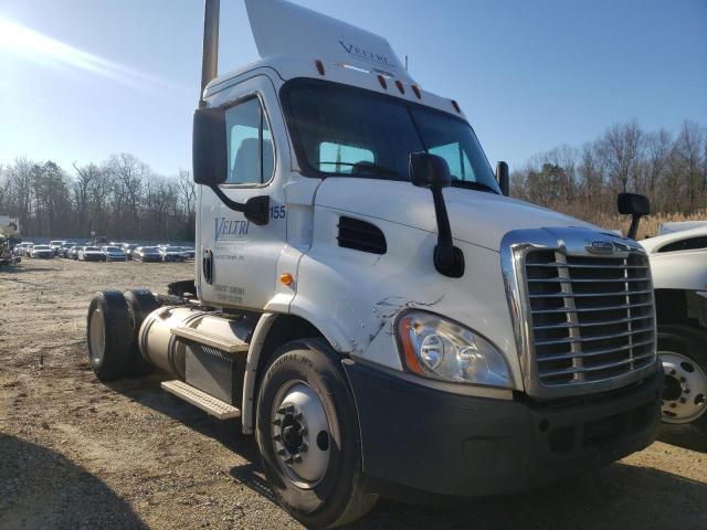 Salvage cars for sale from Copart Glassboro, NJ: 2016 Freightliner Cascadia 113