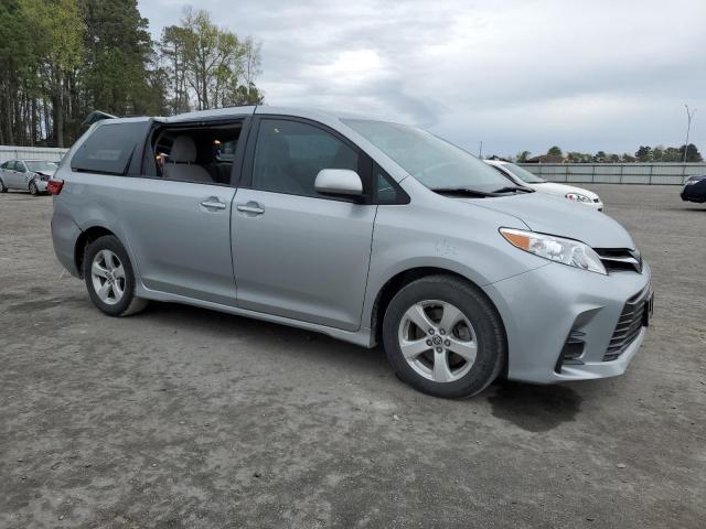 5TDKZ3DC6LS072195 Toyota Sienna LE 4