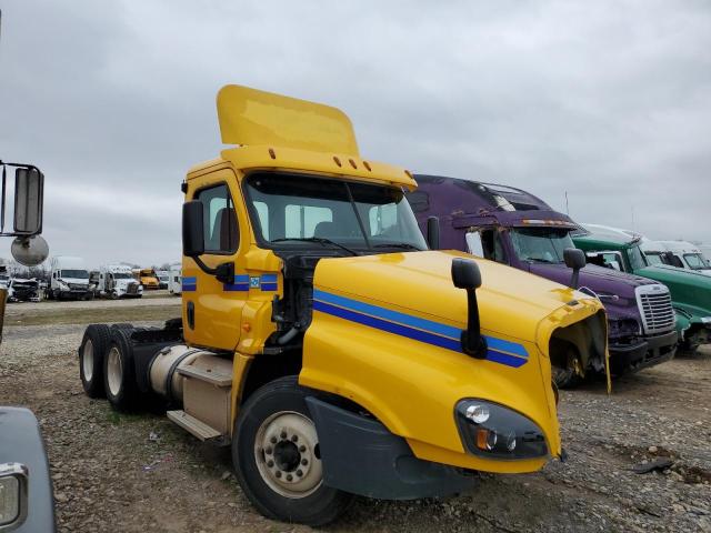 Salvage cars for sale from Copart Sikeston, MO: 2015 Freightliner Cascadia 125