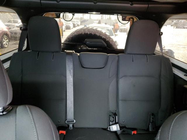 1C4HJXEG7JW225108 Jeep Wrangler Unlimited Sahara