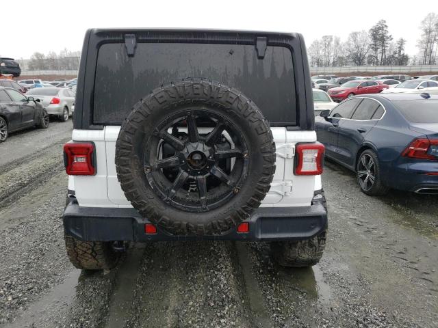 1C4HJXEG3JW206894 Jeep Wrangler Unlimited Sahara