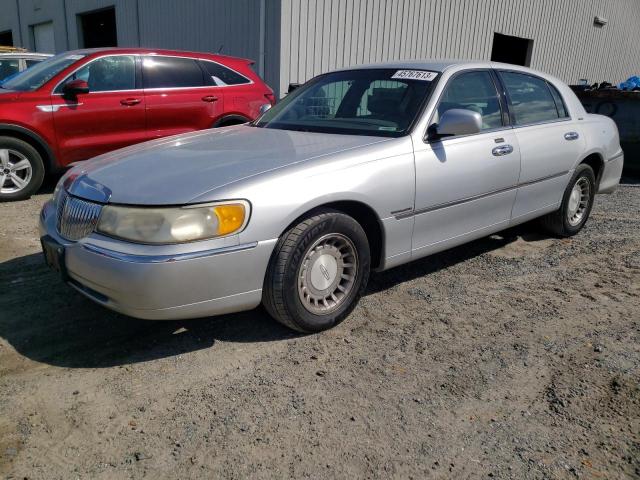 2000 Lincoln Town Car Executive