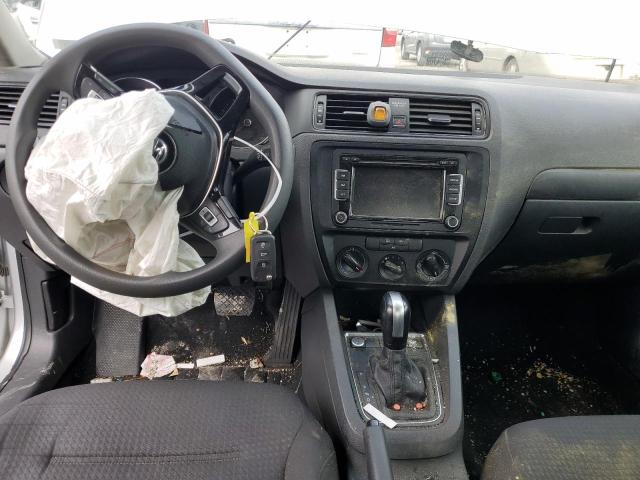  VOLKSWAGEN JETTA 2015 Серебристый