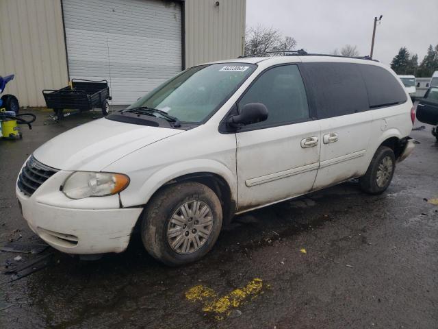 2005 Chrysler Town & Country LX