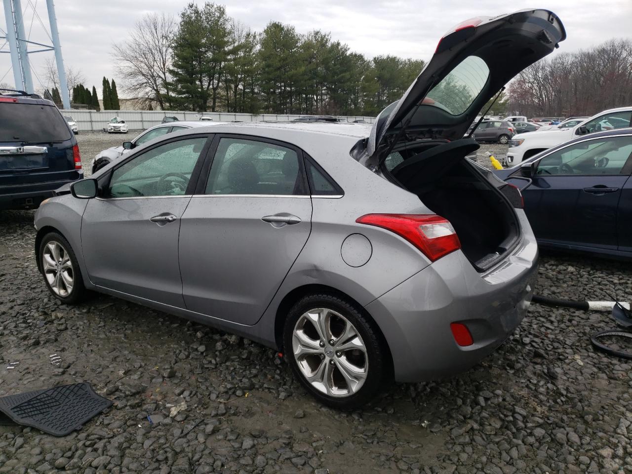 2013 Hyundai Elantra Gt vin: KMHD35LE3DU136937