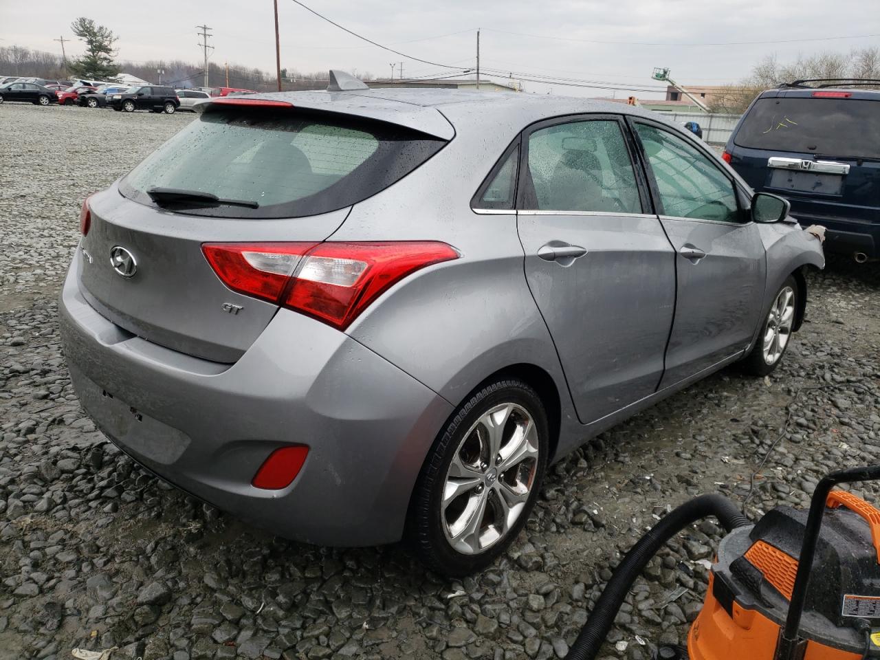 2013 Hyundai Elantra Gt vin: KMHD35LE3DU136937