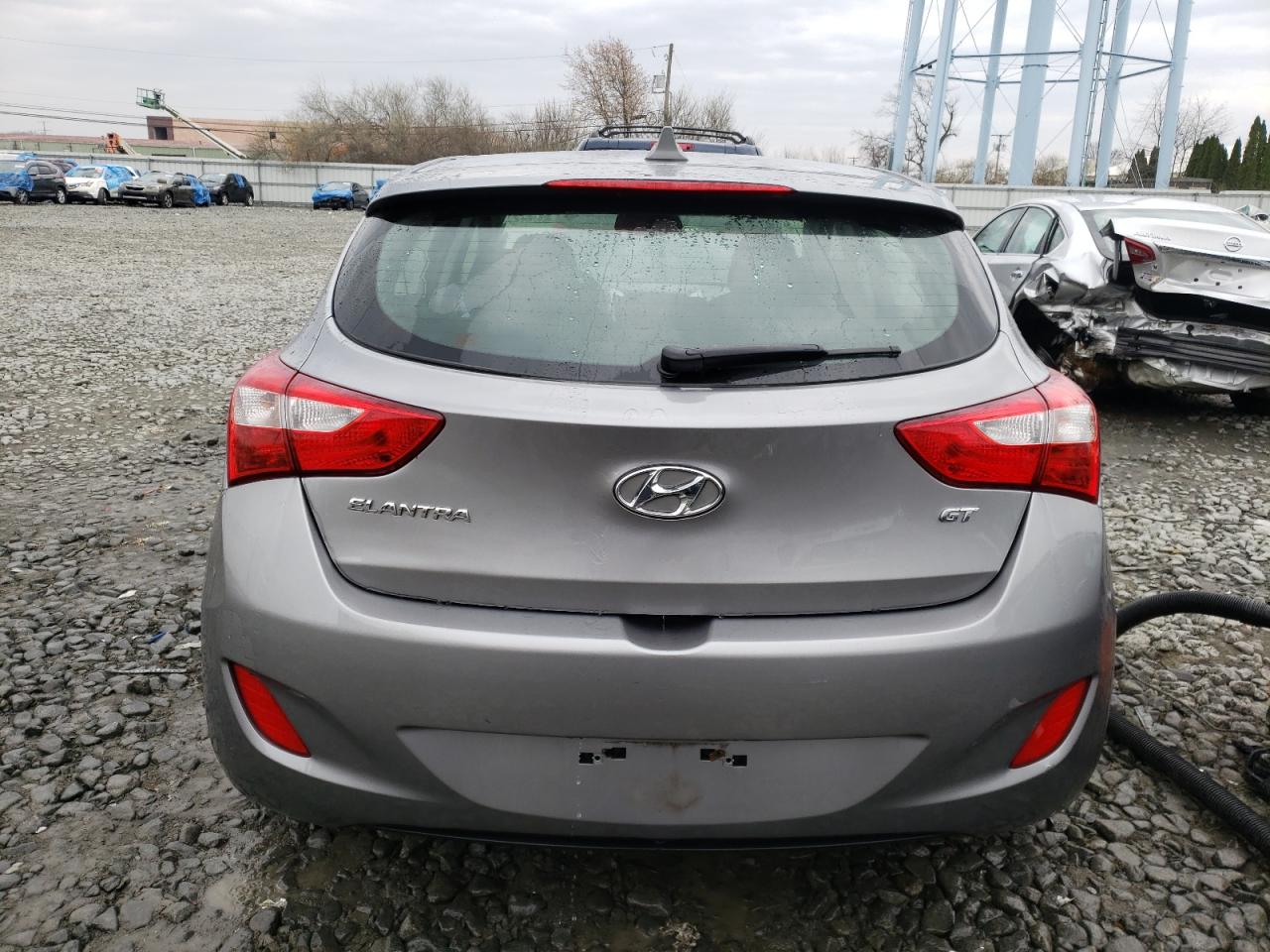 2013 Hyundai Elantra Gt vin: KMHD35LE3DU136937