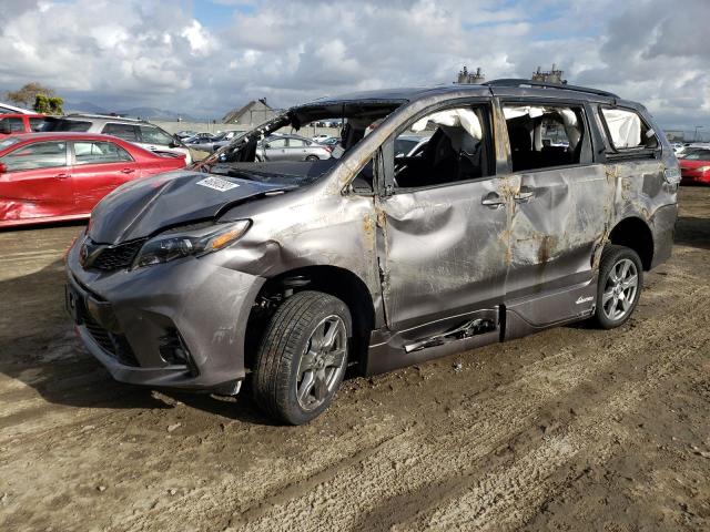 2019 Toyota Sienna SE