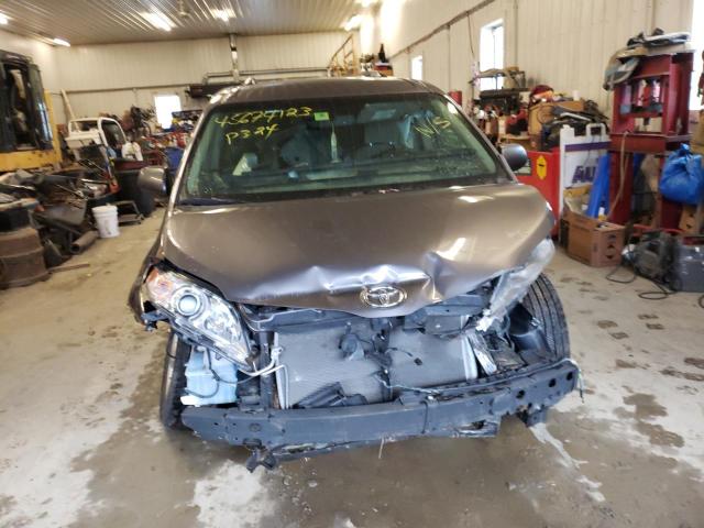 5TDKZ3DCXHS812130 2017 TOYOTA SIENNA, photo no. 5