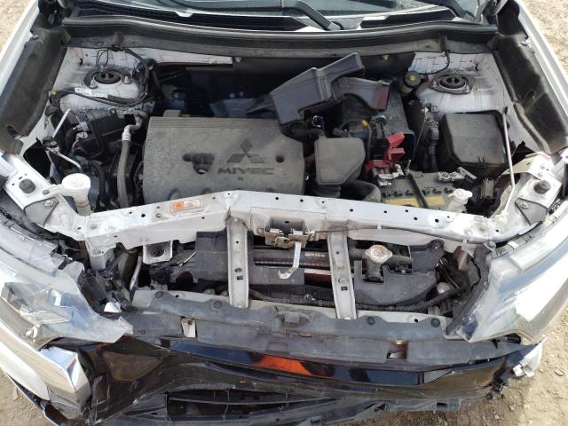 JA4AZ3A38JZ046722 Mitsubishi Outlander Se