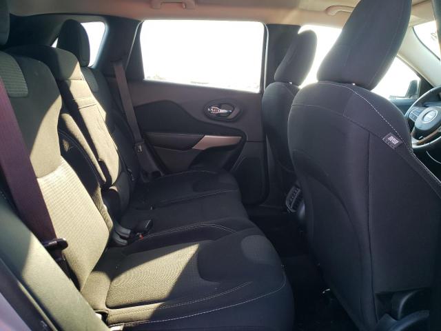 1C4PJLCB8HW663612 Jeep Cherokee Latitude