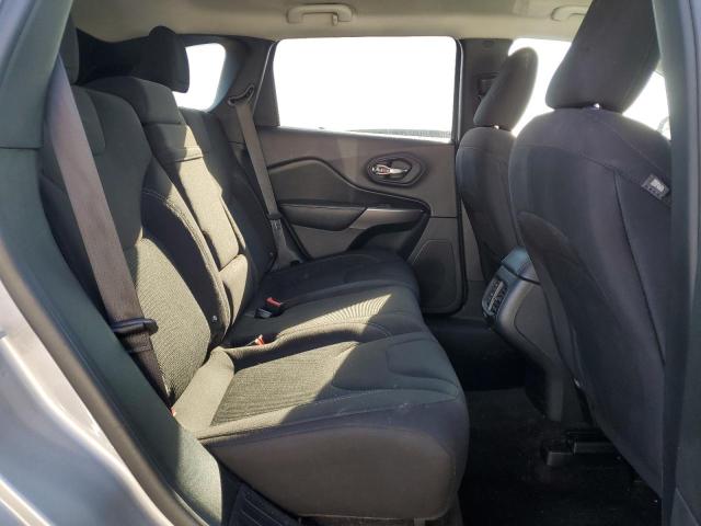 1C4PJLCB4KD206184 Jeep Cherokee Latitude