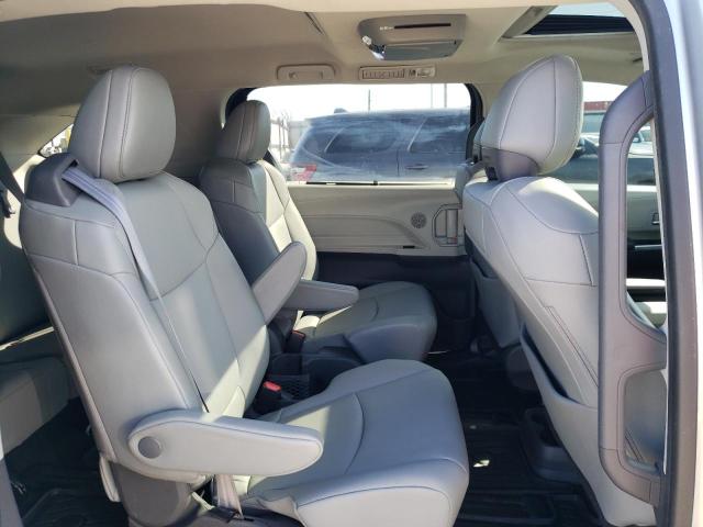 5TDYRKEC8MS018367 Toyota SIENNA XLE