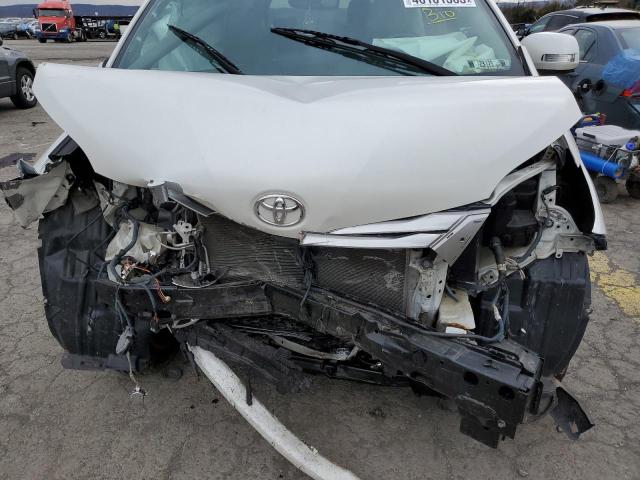5TDYZ3DCXHS824126 Toyota SIENNA XLE