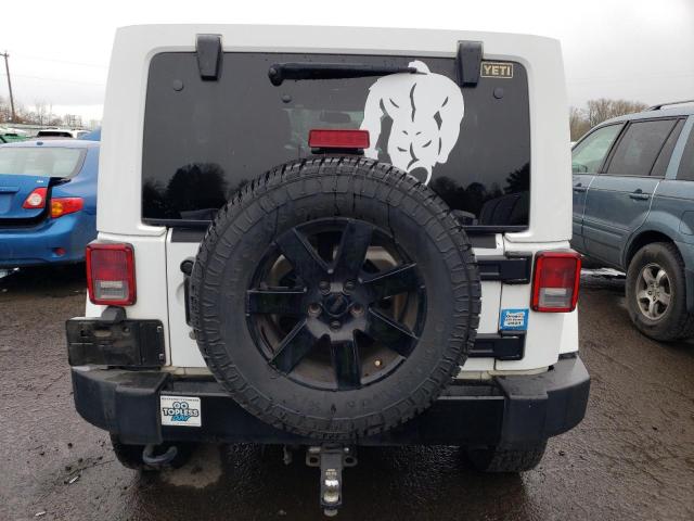 1C4BJWEG4EL285063 Jeep Wrangler Unlimited Sahara