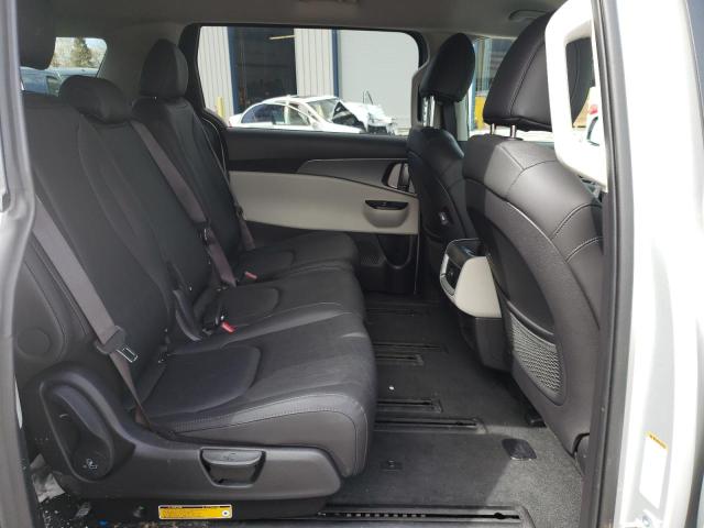 KNDNB4H32P6227011 KIA Carnival Lx