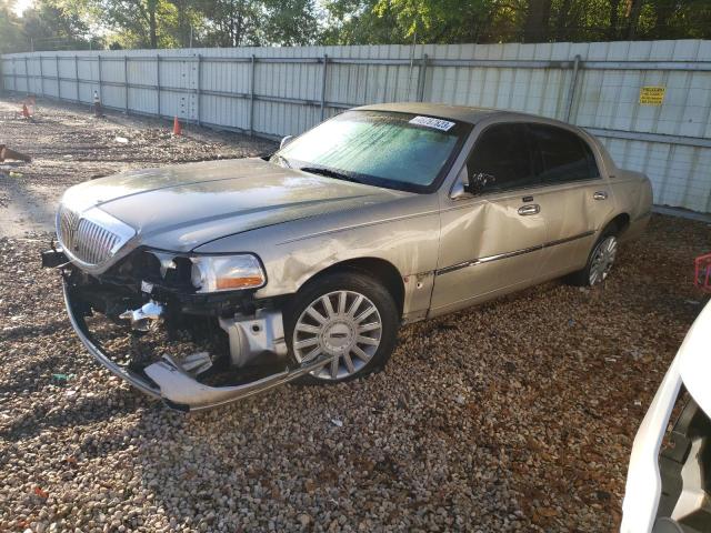 2005 Lincoln Town Car Signature