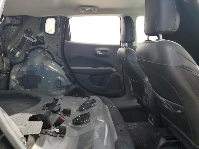 3C4NJDBB6JT329783 Jeep Compass Latitude