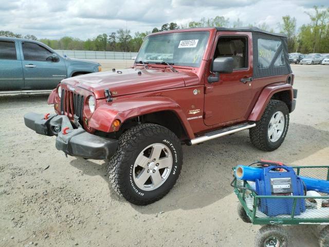 Jeep Wrangler Sahara красный