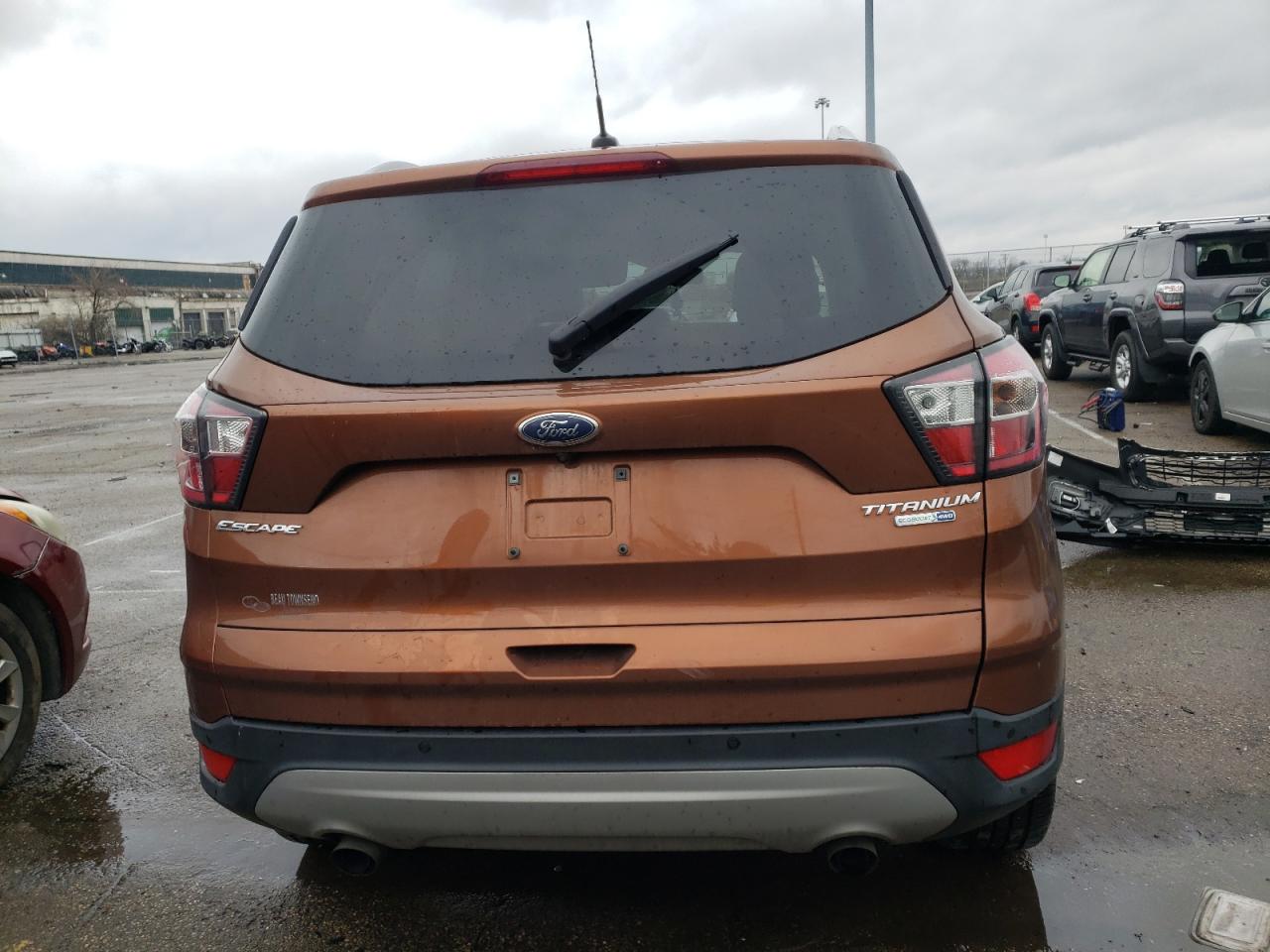 1FMCU9J90HUA03161 FORD ESCAPE 2017